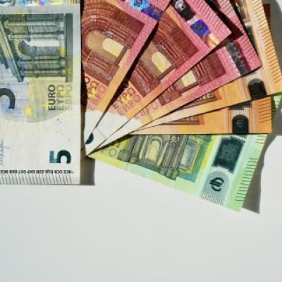 Entlastungsmaßnahmen der Bundesregierung: Energiepreise und Krisenbonus.